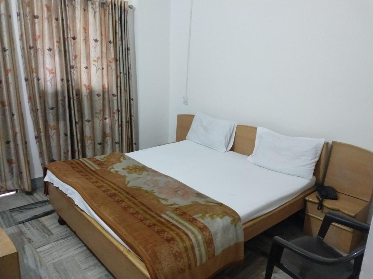 Palace 3*